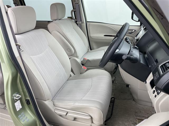 セレナ ２０Ｇ　寒冷地仕様　スマートキー＆プッシュスタート　クルーズコントロール　純正ナビ＆ＣＤ＆ＤＶＤ＆ＳＤ＆ＢＴ＆ＴＶ　バックカメラ　３列シート　両側パワースライドドア　ビルトインＥＴＣ　電動格納ミラー（8枚目）