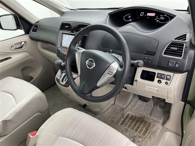 セレナ ２０Ｇ　寒冷地仕様　スマートキー＆プッシュスタート　クルーズコントロール　純正ナビ＆ＣＤ＆ＤＶＤ＆ＳＤ＆ＢＴ＆ＴＶ　バックカメラ　３列シート　両側パワースライドドア　ビルトインＥＴＣ　電動格納ミラー（9枚目）