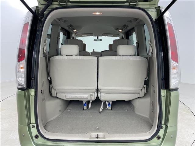 セレナ ２０Ｇ　寒冷地仕様　スマートキー＆プッシュスタート　クルーズコントロール　純正ナビ＆ＣＤ＆ＤＶＤ＆ＳＤ＆ＢＴ＆ＴＶ　バックカメラ　３列シート　両側パワースライドドア　ビルトインＥＴＣ　電動格納ミラー（18枚目）