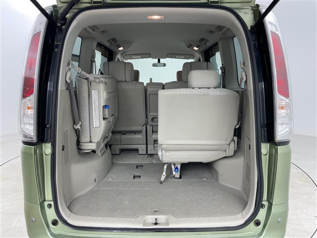 セレナ ２０Ｇ　寒冷地仕様　スマートキー＆プッシュスタート　クルーズコントロール　純正ナビ＆ＣＤ＆ＤＶＤ＆ＳＤ＆ＢＴ＆ＴＶ　バックカメラ　３列シート　両側パワースライドドア　ビルトインＥＴＣ　電動格納ミラー（19枚目）