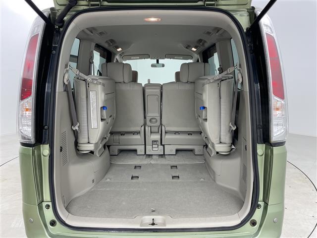 セレナ ２０Ｇ　寒冷地仕様　スマートキー＆プッシュスタート　クルーズコントロール　純正ナビ＆ＣＤ＆ＤＶＤ＆ＳＤ＆ＢＴ＆ＴＶ　バックカメラ　３列シート　両側パワースライドドア　ビルトインＥＴＣ　電動格納ミラー（20枚目）