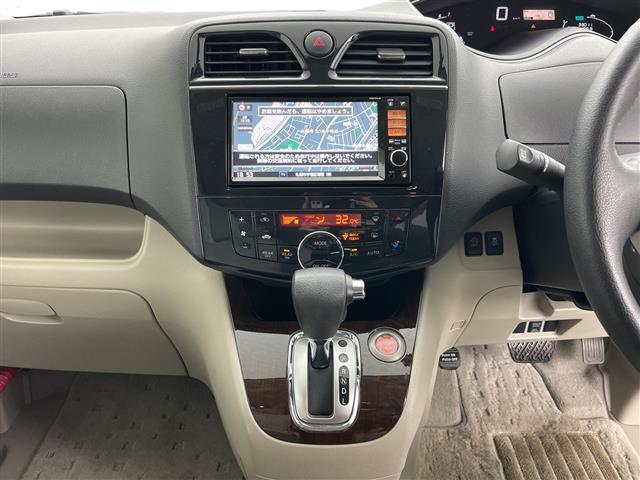 セレナ ２０Ｇ　寒冷地仕様　スマートキー＆プッシュスタート　クルーズコントロール　純正ナビ＆ＣＤ＆ＤＶＤ＆ＳＤ＆ＢＴ＆ＴＶ　バックカメラ　３列シート　両側パワースライドドア　ビルトインＥＴＣ　電動格納ミラー（23枚目）