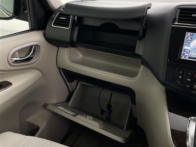 セレナ ２０Ｇ　寒冷地仕様　スマートキー＆プッシュスタート　クルーズコントロール　純正ナビ＆ＣＤ＆ＤＶＤ＆ＳＤ＆ＢＴ＆ＴＶ　バックカメラ　３列シート　両側パワースライドドア　ビルトインＥＴＣ　電動格納ミラー（32枚目）