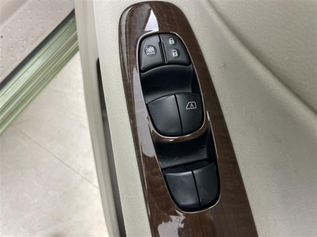 セレナ ２０Ｇ　寒冷地仕様　スマートキー＆プッシュスタート　クルーズコントロール　純正ナビ＆ＣＤ＆ＤＶＤ＆ＳＤ＆ＢＴ＆ＴＶ　バックカメラ　３列シート　両側パワースライドドア　ビルトインＥＴＣ　電動格納ミラー（34枚目）