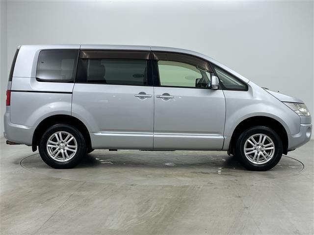 デリカD:5 M 社外ナビ 左側パワースライドドア 横滑り防止装置 社外ETC 社外フロアマット 社外ヒッチメンバー HIDヘッドライト オートライト スチール冬タイヤ積込 スマートキー スペアキー(6枚目)