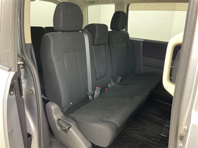 デリカD:5 M 社外ナビ 左側パワースライドドア 横滑り防止装置 社外ETC 社外フロアマット 社外ヒッチメンバー HIDヘッドライト オートライト スチール冬タイヤ積込 スマートキー スペアキー(11枚目)