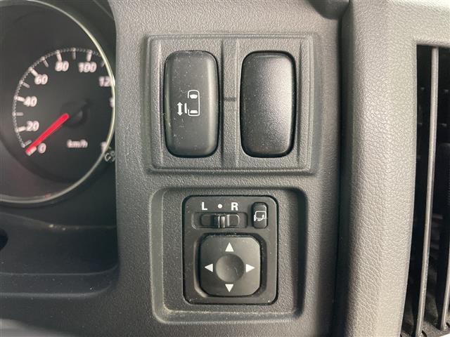 デリカD:5 M 社外ナビ 左側パワースライドドア 横滑り防止装置 社外ETC 社外フロアマット 社外ヒッチメンバー HIDヘッドライト オートライト スチール冬タイヤ積込 スマートキー スペアキー(28枚目)