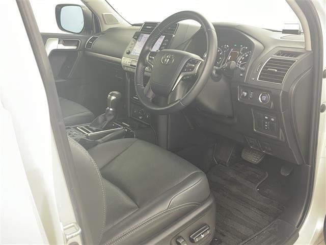 ランドクルーザープラド TX Lパッケージ・ブラックエディション スマートキー&プッシュスタート/寒冷地仕様/純正ナビ(TV/BT/AppleCarPlay/AndroidAuto)/全方位カメラ/リアスポイラー/革シート/前席パワーシート&シートヒーター/クルコン(8枚目)