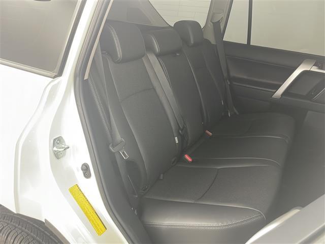 ランドクルーザープラド TX Lパッケージ・ブラックエディション スマートキー&プッシュスタート/寒冷地仕様/純正ナビ(TV/BT/AppleCarPlay/AndroidAuto)/全方位カメラ/リアスポイラー/革シート/前席パワーシート&シートヒーター/クルコン(11枚目)