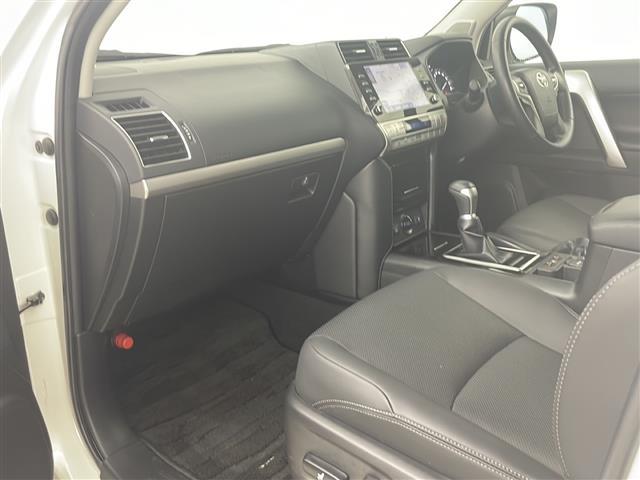 ランドクルーザープラド TX Lパッケージ・ブラックエディション スマートキー&プッシュスタート/寒冷地仕様/純正ナビ(TV/BT/AppleCarPlay/AndroidAuto)/全方位カメラ/リアスポイラー/革シート/前席パワーシート&シートヒーター/クルコン(12枚目)