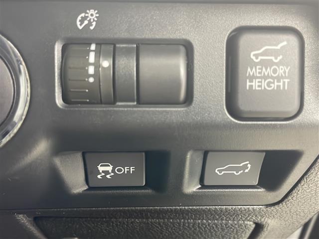 フォレスター ２．０ｉ－Ｓ　アイサイト　スマートキー＆プッシュスタート／社外ナビ（ＴＶ／ＢＴ／ＤＶＤ／ＣＤ）／バックカメラ／アイサイト／レザーシート／前席パワーシート＆シートヒーター／アイドリングストップ／パワーバックドア（27枚目）