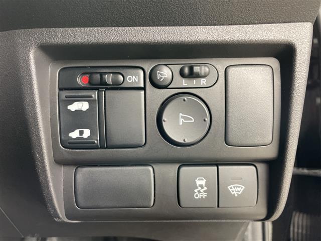 フリード Ｇ　ジャストセレクション　・４ＷＤ・ワンオーナー・寒冷地仕様・純正ナビ＆ＴＶ＆ＣＤ＆ＤＶＤ＆ＢＴ・片側パワースライドドア・バックカメラ・ビルトインＥＴＣ・ＨＩＤヘッドライト・オートライト・スマートキー・スペアキー（15枚目）