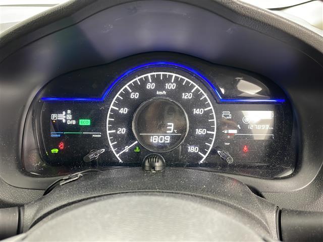 ノート ｅ－パワー　Ｘ　シーギア　純正ナビ＆ＣＤ＆ＤＶＤ＆ＳＤ＆ＵＳＢ＆ＢＴ＆ＴＶ＆ｉＰｏｄ　レーダークルーズコントロール　バックカメラ　全方位カメラ　横滑り防止装置　衝突被害軽減ブレーキ　ステアリングスイッチ　ＬＥＤヘッドライト（9枚目）