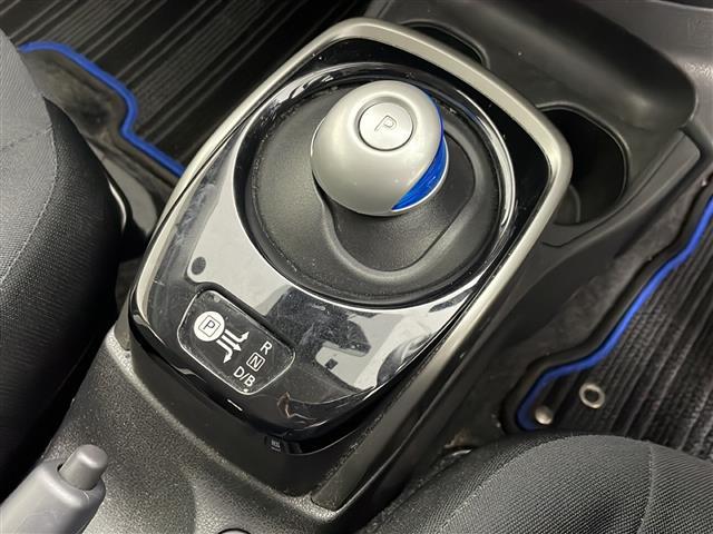 ノート ｅ－パワー　Ｘ　シーギア　純正ナビ＆ＣＤ＆ＤＶＤ＆ＳＤ＆ＵＳＢ＆ＢＴ＆ＴＶ＆ｉＰｏｄ　レーダークルーズコントロール　バックカメラ　全方位カメラ　横滑り防止装置　衝突被害軽減ブレーキ　ステアリングスイッチ　ＬＥＤヘッドライト（15枚目）