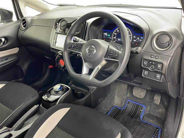 ノート ｅ－パワー　Ｘ　シーギア　純正ナビ＆ＣＤ＆ＤＶＤ＆ＳＤ＆ＵＳＢ＆ＢＴ＆ＴＶ＆ｉＰｏｄ　レーダークルーズコントロール　バックカメラ　全方位カメラ　横滑り防止装置　衝突被害軽減ブレーキ　ステアリングスイッチ　ＬＥＤヘッドライト（22枚目）