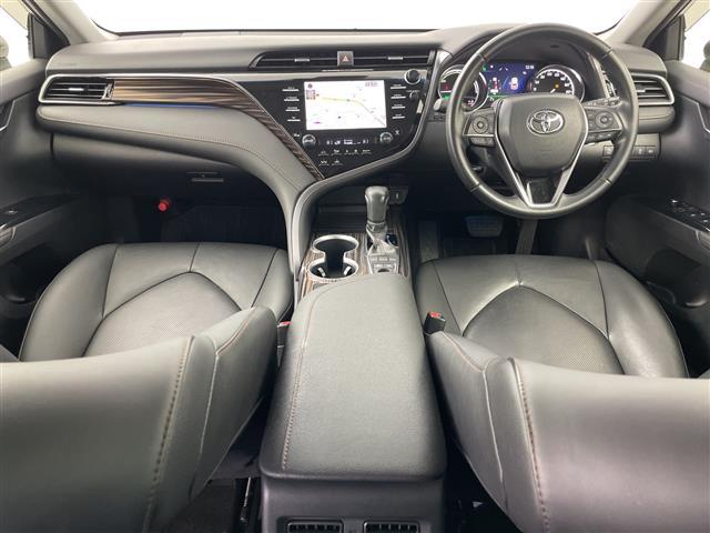 カムリ Ｇレザーパッケージ　純正ディスプレイオーディオ　ナビ　バックカメラ　トヨタセーフティセンス　アダプティブクルーズコントロール　ブラインドスポットモニター　横滑り防止装置　ヘッドアップディスプレイ　モデリスタフルエアロ（2枚目）