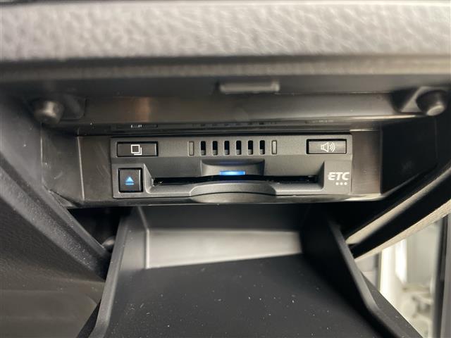 カムリ Ｇレザーパッケージ　純正ディスプレイオーディオ　ナビ　バックカメラ　トヨタセーフティセンス　アダプティブクルーズコントロール　ブラインドスポットモニター　横滑り防止装置　ヘッドアップディスプレイ　モデリスタフルエアロ（18枚目）