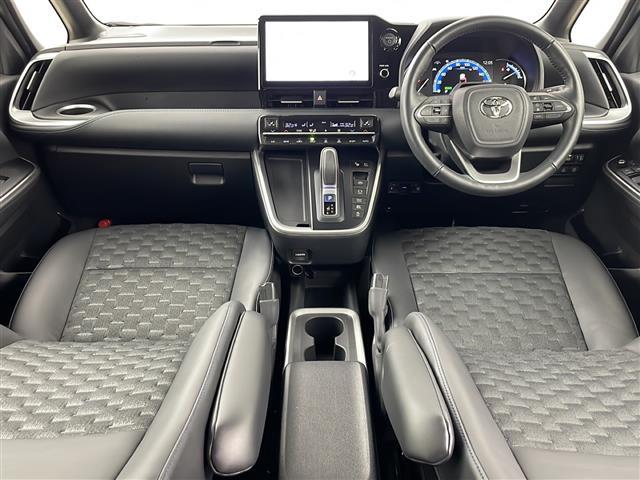 ヴォクシー ハイブリッドＳ－Ｚ　４ＷＤ　トヨタセーフティセンス　レーダークルーズコントロール　ブラインドスポットモニター　純正ナビ　全方位カメラ　両側パワスラ　純正フリップダウンモニター　ハーフレザーシート　前席シートヒーター（2枚目）