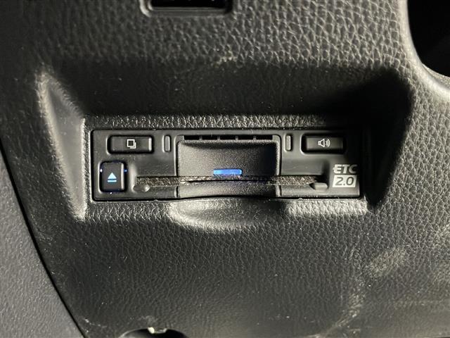 ヴォクシー ハイブリッドＳ－Ｚ　４ＷＤ　トヨタセーフティセンス　レーダークルーズコントロール　ブラインドスポットモニター　純正ナビ　全方位カメラ　両側パワスラ　純正フリップダウンモニター　ハーフレザーシート　前席シートヒーター（16枚目）