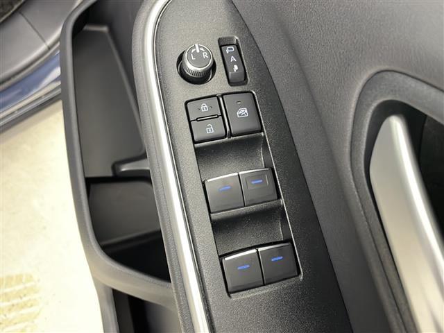 ヴォクシー ハイブリッドＳ－Ｚ　４ＷＤ　トヨタセーフティセンス　レーダークルーズコントロール　ブラインドスポットモニター　純正ナビ　全方位カメラ　両側パワスラ　純正フリップダウンモニター　ハーフレザーシート　前席シートヒーター（20枚目）