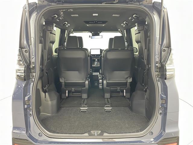 ヴォクシー ハイブリッドＳ－Ｚ　４ＷＤ　トヨタセーフティセンス　レーダークルーズコントロール　ブラインドスポットモニター　純正ナビ　全方位カメラ　両側パワスラ　純正フリップダウンモニター　ハーフレザーシート　前席シートヒーター（30枚目）