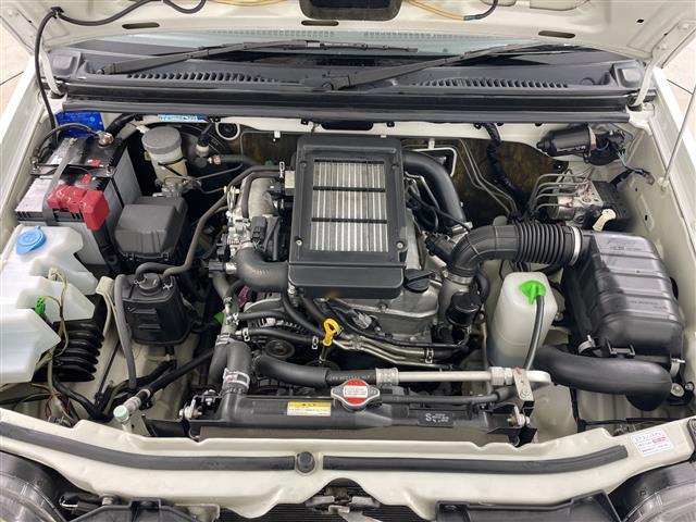 ジムニー ランドベンチャー　４ＷＤ　社外ナビ（ＭＡＸ５００）　ＣＤ／ワンセグＴＶ　ハーフレザーシート　Ｄ席シートヒーター　ルーフレール　社外ＬＥＤヘッドライト　ドアミラーヒーター（5枚目）