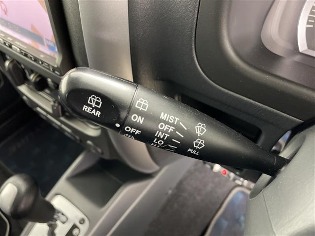 ジムニー ランドベンチャー　４ＷＤ　社外ナビ（ＭＡＸ５００）　ＣＤ／ワンセグＴＶ　ハーフレザーシート　Ｄ席シートヒーター　ルーフレール　社外ＬＥＤヘッドライト　ドアミラーヒーター（9枚目）