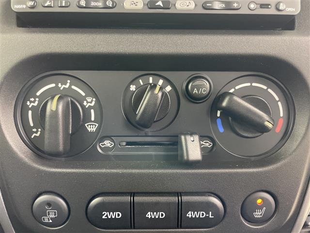 ジムニー ランドベンチャー　４ＷＤ　社外ナビ（ＭＡＸ５００）　ＣＤ／ワンセグＴＶ　ハーフレザーシート　Ｄ席シートヒーター　ルーフレール　社外ＬＥＤヘッドライト　ドアミラーヒーター（12枚目）