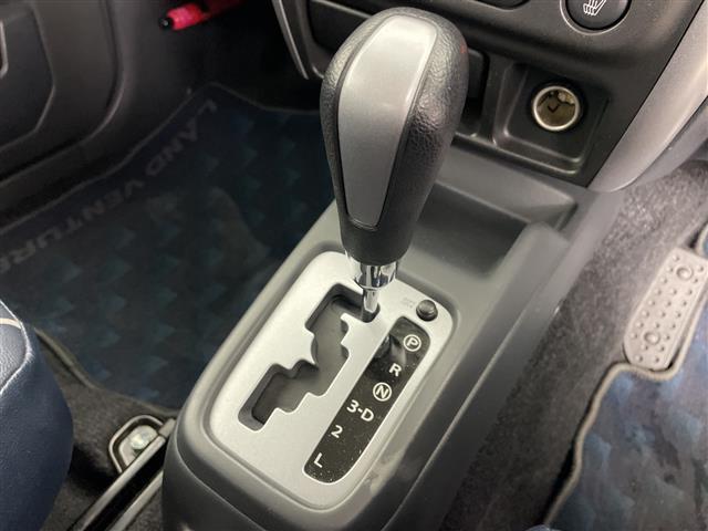 ジムニー ランドベンチャー　４ＷＤ　社外ナビ（ＭＡＸ５００）　ＣＤ／ワンセグＴＶ　ハーフレザーシート　Ｄ席シートヒーター　ルーフレール　社外ＬＥＤヘッドライト　ドアミラーヒーター（13枚目）