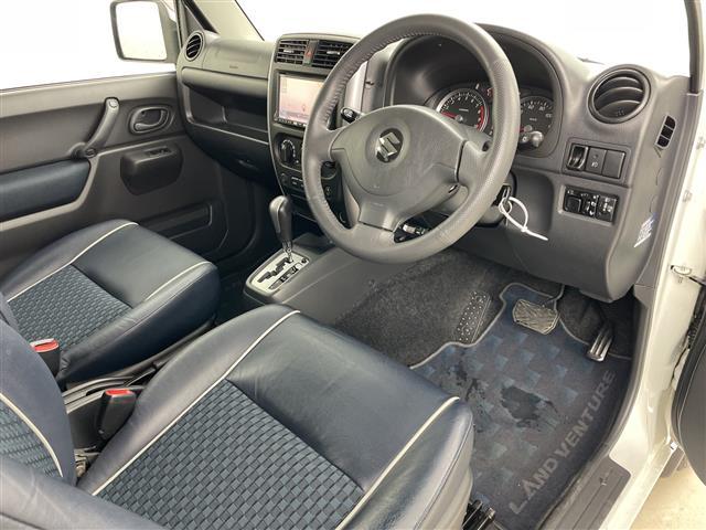 ジムニー ランドベンチャー　４ＷＤ　社外ナビ（ＭＡＸ５００）　ＣＤ／ワンセグＴＶ　ハーフレザーシート　Ｄ席シートヒーター　ルーフレール　社外ＬＥＤヘッドライト　ドアミラーヒーター（20枚目）