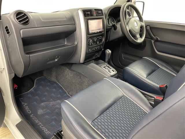 ジムニー ランドベンチャー　４ＷＤ　社外ナビ（ＭＡＸ５００）　ＣＤ／ワンセグＴＶ　ハーフレザーシート　Ｄ席シートヒーター　ルーフレール　社外ＬＥＤヘッドライト　ドアミラーヒーター（23枚目）