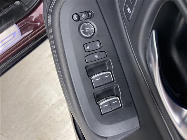 ＺＲ－Ｖ ｅ：ＨＥＶ　Ｚ特別仕様車ブラックスタイル　・４ＷＤ・寒冷地仕様・純正ナビ・ＢＯＳＥサウンド・全方位モニター・パワーバックドア・ホンダセンシング・レーダークルーズコントロール・ブラインドスポットモニター・前席パワーシート・前席シートヒーター（20枚目）