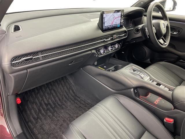 ＺＲ－Ｖ ｅ：ＨＥＶ　Ｚ特別仕様車ブラックスタイル　・４ＷＤ・寒冷地仕様・純正ナビ・ＢＯＳＥサウンド・全方位モニター・パワーバックドア・ホンダセンシング・レーダークルーズコントロール・ブラインドスポットモニター・前席パワーシート・前席シートヒーター（25枚目）