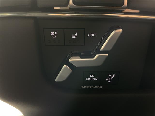 ヴェルファイアハイブリッド エグゼクティブラウンジ　・ワンオーナー・４ＷＤ・寒冷地仕様・ＪＢＬサウンドナビ・全方位モニター・モデリスタエアロ・パワーバックドア・両側パワースライドドア・ガラスルーフ・リアエンターテインメントシステム・純正フリップダウン（21枚目）