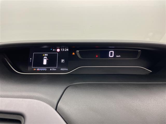 セレナ ハイウェイスター　Ｖ　・４ＷＤ・寒冷地仕様・純正ナビ・プロパイロット・純正フリップダウンモニター・全方位カメラ・両側パワースライドドア・レーダークルーズコントロール・衝突軽減ブレーキ・純正前後ドライブレコーダー　夏冬タイヤ（5枚目）