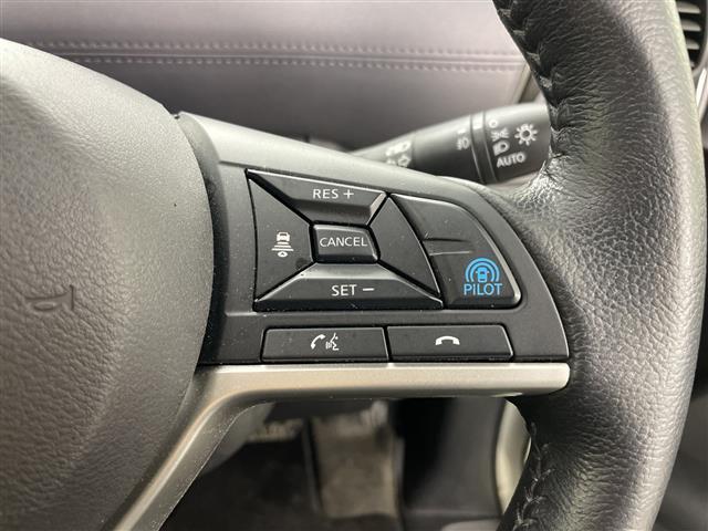 セレナ ハイウェイスター　Ｖ　・４ＷＤ・寒冷地仕様・純正ナビ・プロパイロット・純正フリップダウンモニター・全方位カメラ・両側パワースライドドア・レーダークルーズコントロール・衝突軽減ブレーキ・純正前後ドライブレコーダー　夏冬タイヤ（8枚目）