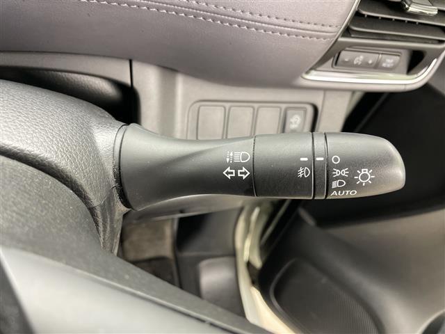 セレナ ハイウェイスター　Ｖ　・４ＷＤ・寒冷地仕様・純正ナビ・プロパイロット・純正フリップダウンモニター・全方位カメラ・両側パワースライドドア・レーダークルーズコントロール・衝突軽減ブレーキ・純正前後ドライブレコーダー　夏冬タイヤ（10枚目）