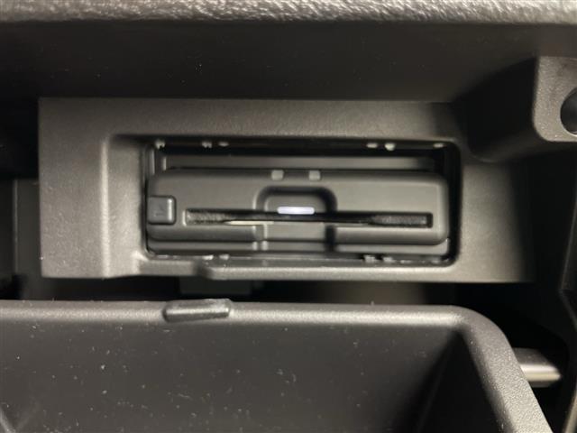 セレナ ハイウェイスター　Ｖ　・４ＷＤ・寒冷地仕様・純正ナビ・プロパイロット・純正フリップダウンモニター・全方位カメラ・両側パワースライドドア・レーダークルーズコントロール・衝突軽減ブレーキ・純正前後ドライブレコーダー　夏冬タイヤ（14枚目）