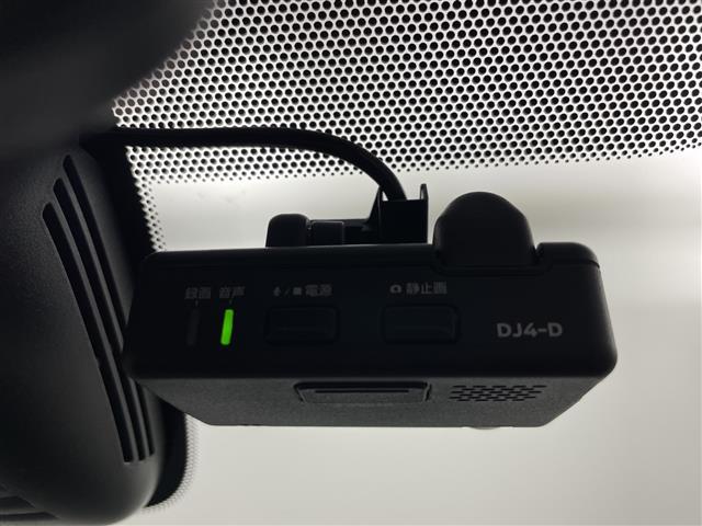 セレナ ハイウェイスター　Ｖ　・４ＷＤ・寒冷地仕様・純正ナビ・プロパイロット・純正フリップダウンモニター・全方位カメラ・両側パワースライドドア・レーダークルーズコントロール・衝突軽減ブレーキ・純正前後ドライブレコーダー　夏冬タイヤ（16枚目）