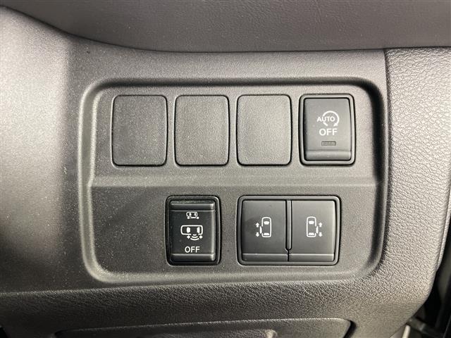 セレナ ハイウェイスター　Ｖ　・４ＷＤ・寒冷地仕様・純正ナビ・プロパイロット・純正フリップダウンモニター・全方位カメラ・両側パワースライドドア・レーダークルーズコントロール・衝突軽減ブレーキ・純正前後ドライブレコーダー　夏冬タイヤ（17枚目）