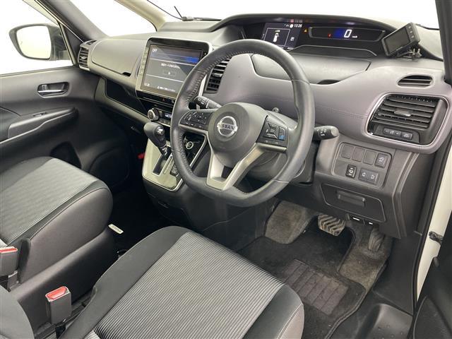 セレナ ハイウェイスター　Ｖ　・４ＷＤ・寒冷地仕様・純正ナビ・プロパイロット・純正フリップダウンモニター・全方位カメラ・両側パワースライドドア・レーダークルーズコントロール・衝突軽減ブレーキ・純正前後ドライブレコーダー　夏冬タイヤ（21枚目）