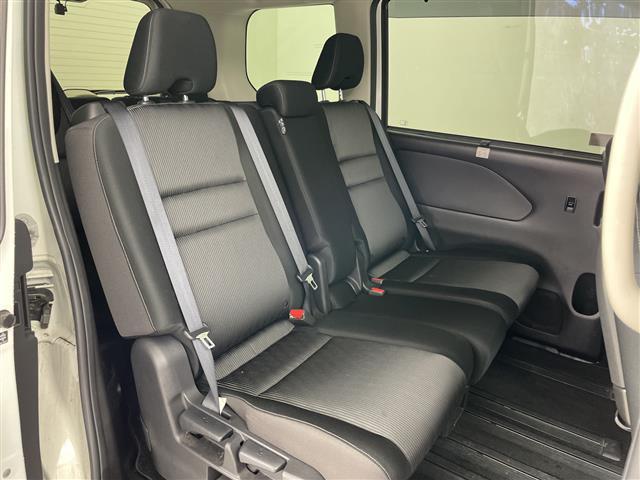 セレナ ハイウェイスター　Ｖ　・４ＷＤ・寒冷地仕様・純正ナビ・プロパイロット・純正フリップダウンモニター・全方位カメラ・両側パワースライドドア・レーダークルーズコントロール・衝突軽減ブレーキ・純正前後ドライブレコーダー　夏冬タイヤ（23枚目）