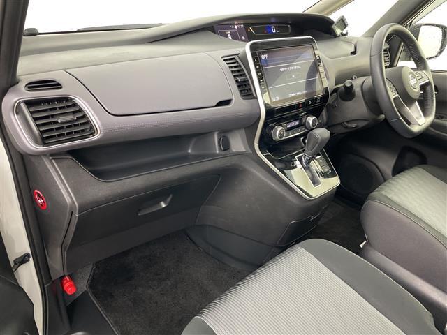 セレナ ハイウェイスター　Ｖ　・４ＷＤ・寒冷地仕様・純正ナビ・プロパイロット・純正フリップダウンモニター・全方位カメラ・両側パワースライドドア・レーダークルーズコントロール・衝突軽減ブレーキ・純正前後ドライブレコーダー　夏冬タイヤ（25枚目）