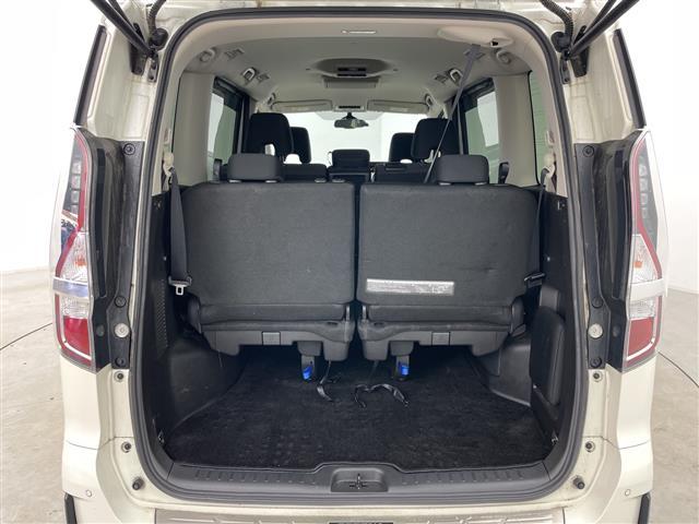 セレナ ハイウェイスター　Ｖ　・４ＷＤ・寒冷地仕様・純正ナビ・プロパイロット・純正フリップダウンモニター・全方位カメラ・両側パワースライドドア・レーダークルーズコントロール・衝突軽減ブレーキ・純正前後ドライブレコーダー　夏冬タイヤ（29枚目）