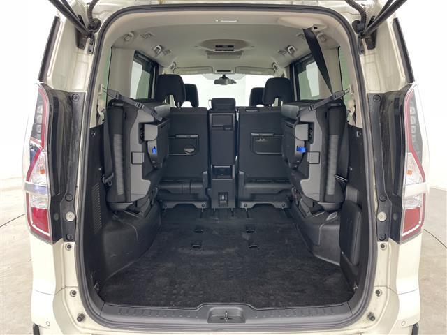 セレナ ハイウェイスター　Ｖ　・４ＷＤ・寒冷地仕様・純正ナビ・プロパイロット・純正フリップダウンモニター・全方位カメラ・両側パワースライドドア・レーダークルーズコントロール・衝突軽減ブレーキ・純正前後ドライブレコーダー　夏冬タイヤ（30枚目）