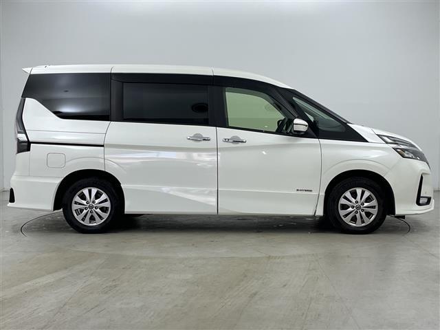 セレナ ハイウェイスター　Ｖ　・４ＷＤ・寒冷地仕様・純正ナビ・プロパイロット・純正フリップダウンモニター・全方位カメラ・両側パワースライドドア・レーダークルーズコントロール・衝突軽減ブレーキ・純正前後ドライブレコーダー　夏冬タイヤ（35枚目）