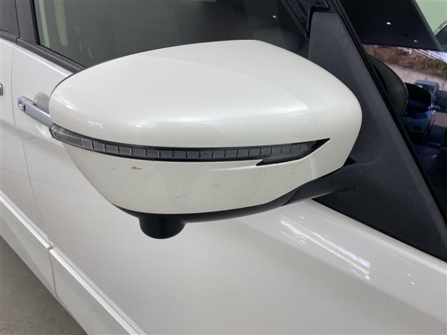 セレナ ハイウェイスター　Ｖ　・４ＷＤ・寒冷地仕様・純正ナビ・プロパイロット・純正フリップダウンモニター・全方位カメラ・両側パワースライドドア・レーダークルーズコントロール・衝突軽減ブレーキ・純正前後ドライブレコーダー　夏冬タイヤ（39枚目）