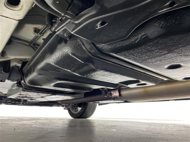 ハリアーハイブリッド プレミアム　スタイルモーヴ　４ＷＤ　モデリスタエアロ（フロント，サイド，リア）　社外ナビ　バックカメラ　パワーバックドア　クルーズコントロール　ハーフレザーシート　Ｄ席シートメモリー　前席パワーシート　前席シートヒーター　ＥＴＣ（8枚目）