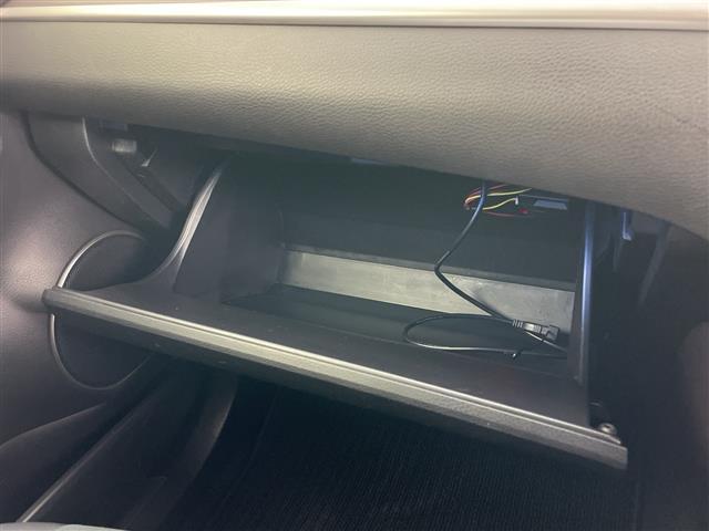 ハリアーハイブリッド プレミアム　スタイルモーヴ　４ＷＤ　モデリスタエアロ（フロント，サイド，リア）　社外ナビ　バックカメラ　パワーバックドア　クルーズコントロール　ハーフレザーシート　Ｄ席シートメモリー　前席パワーシート　前席シートヒーター　ＥＴＣ（20枚目）