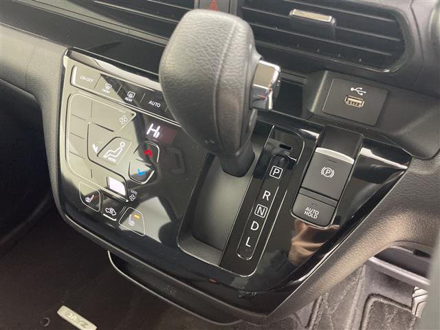 デイズ ハイウェイスター　Ｘ　プロパイロットエディション　４ＷＤ　純正ナビ　全方位カメラ　プロパイロット　エマージェンシーブレーキ　前席シートヒーター　ＥＴＣ　純正ドラレコ前方　ヒルアシストスタート　ＬＥＤヘッドライト　オートライト　オートマチックハイビーム（13枚目）